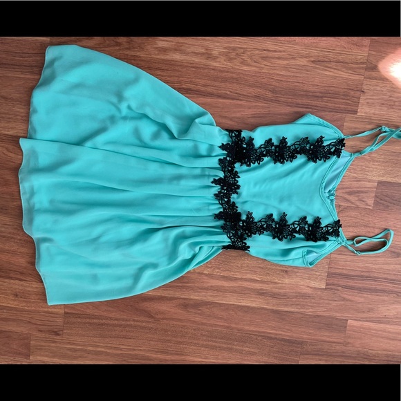 “CHARLOTTE RUSSE WOMENS DAY DRESS” - Picture 1 of 9